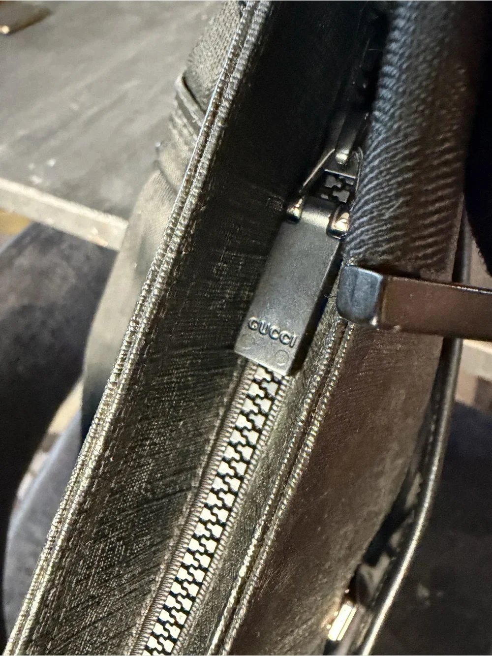 Gucci GG Supreme Canvas Monogram Messenger Bag in black/grey